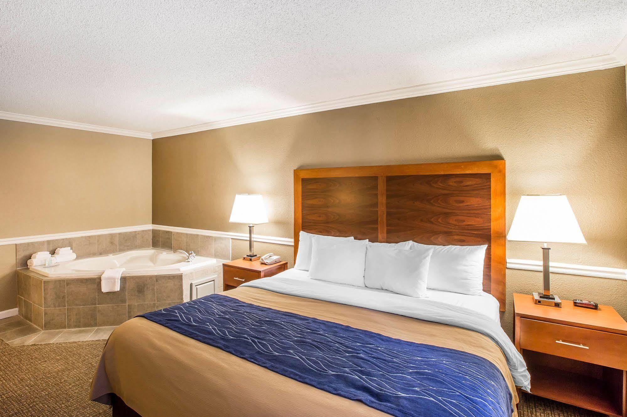 Four Points By Sheraton Brunswick Exterior photo