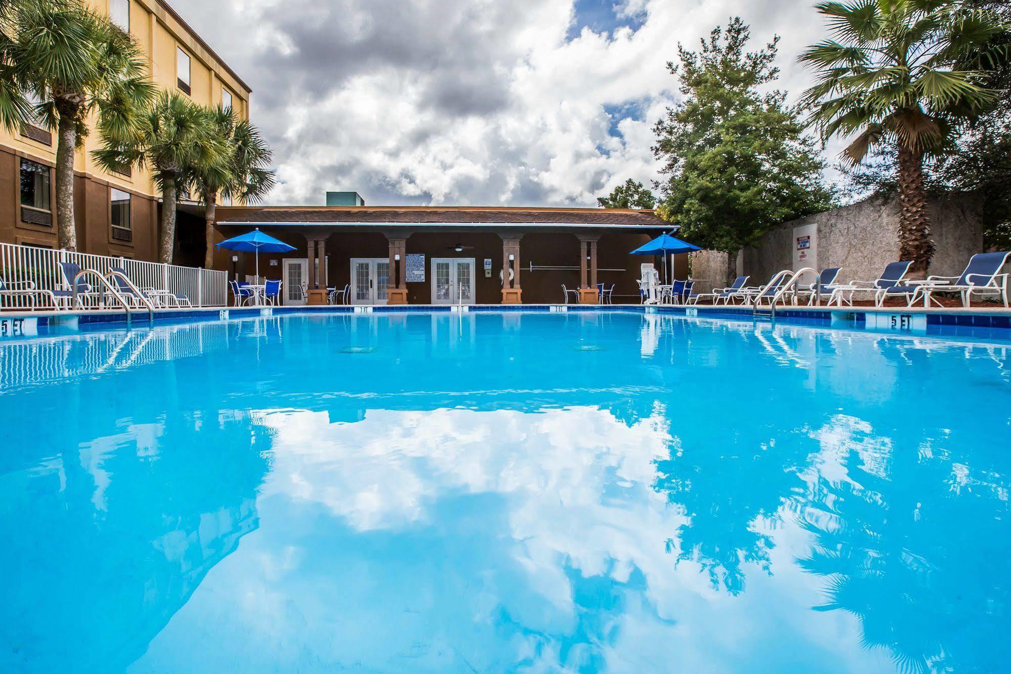 Four Points By Sheraton Brunswick Exterior photo