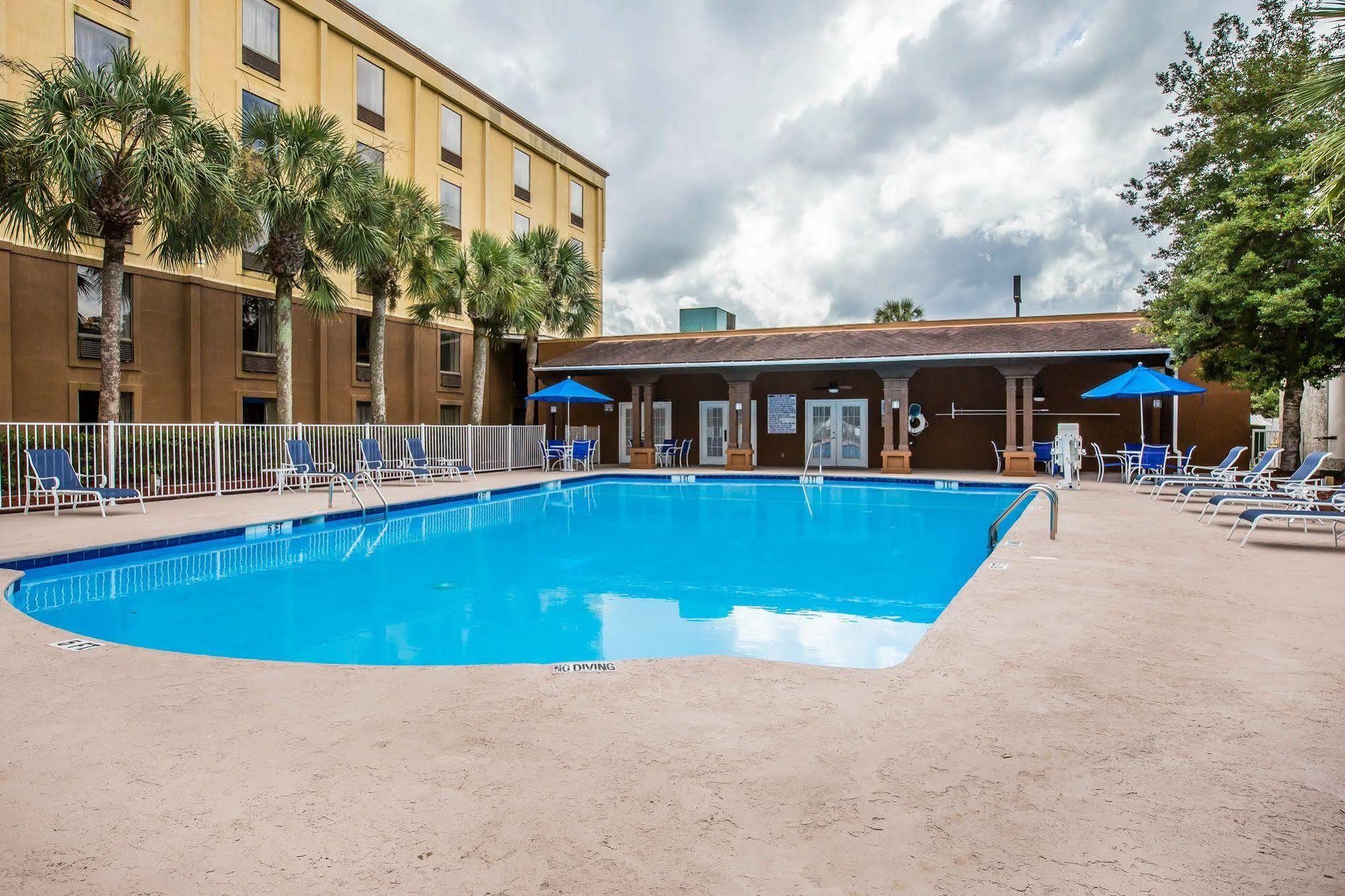 Four Points By Sheraton Brunswick Exterior photo
